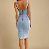 INES KJOLE | TÆTSIDDENDE DENIM MED MODERNE UDTRYK