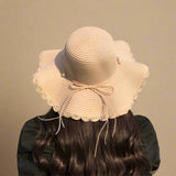 Elegant Strandhat Med Perledetaljer | Beskyt & Fremhæv Din Stil