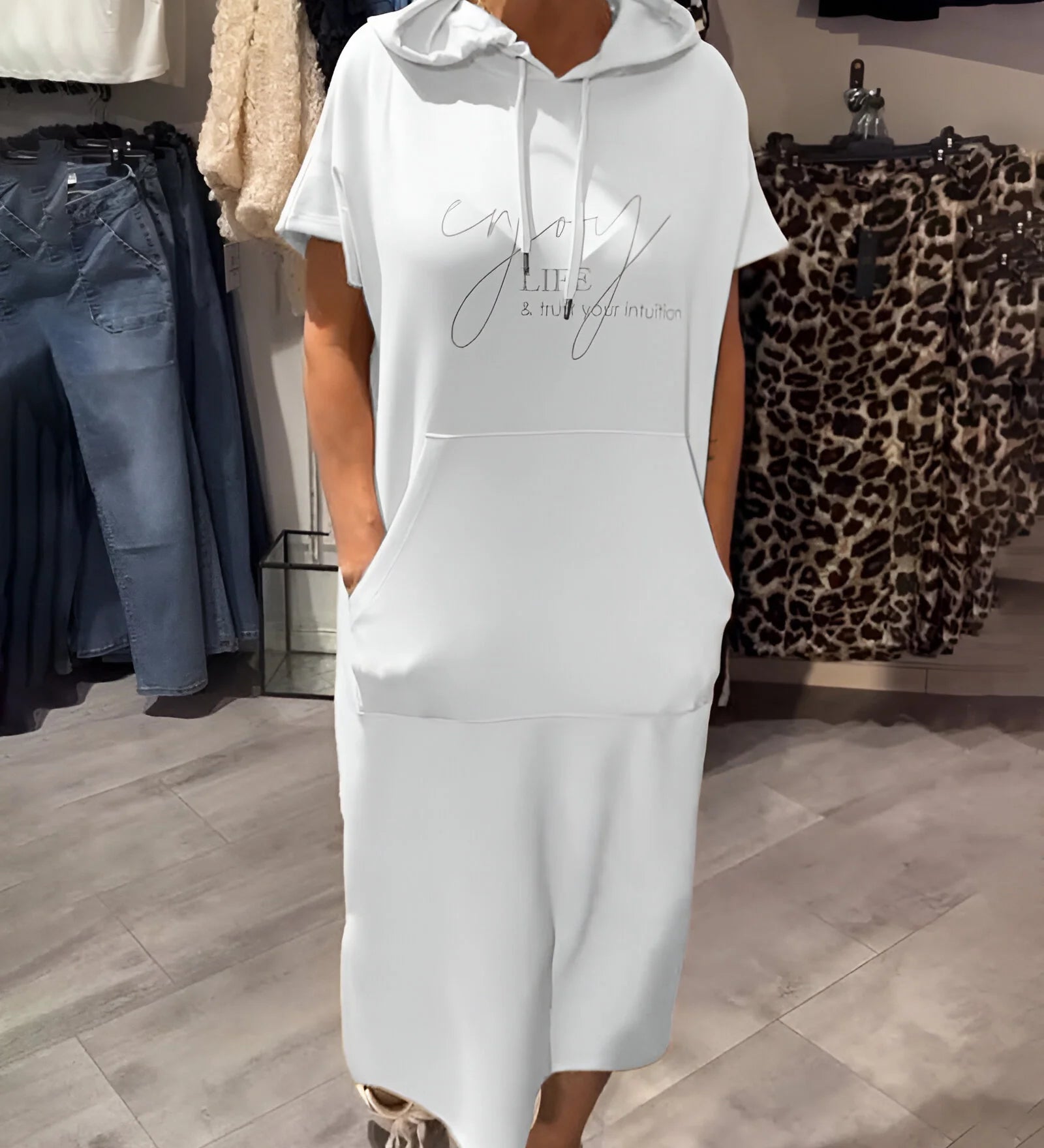 Ebba™ | Løs kjole med hætte og feminin pasform