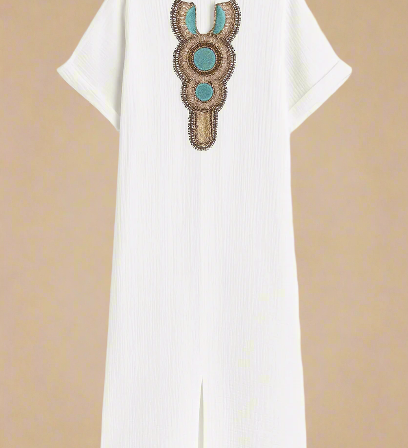 SAGA KJOLE | Lang kjole med decoteret hals og sideslidser