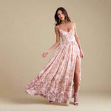 FREJA KJOLE | Lang kjole med blomsterprint, flæser og slids