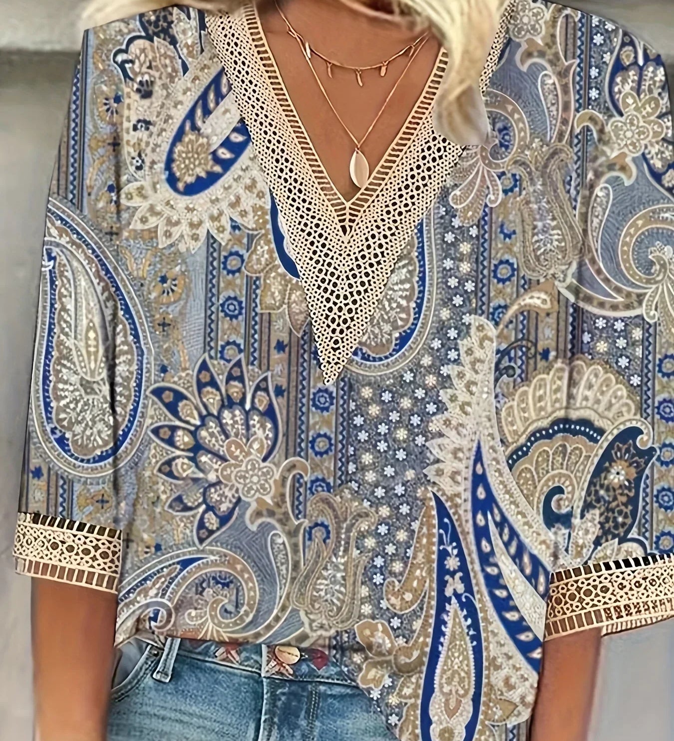 Divina | V-hals Bluse med Korte Ærmer