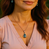 ADELIA™ SÆT | Halskæde & Øreringe med Dråbevedhæng