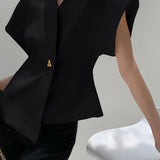 Cevalin | Top Skulpturel Silhuet med Guldspænde