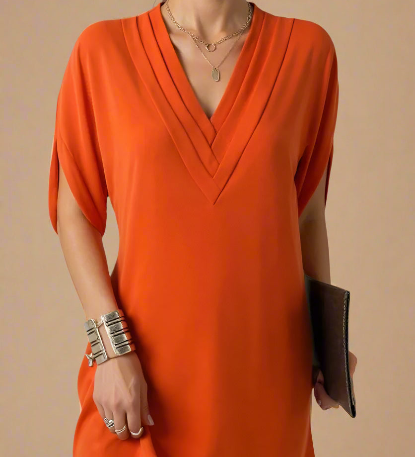 Ida KJOLE | Kort kjole med struktureret V-udskæring