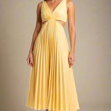 Gilda Kjole | Plisseret midi-kjole med sidesnit og krydset udskæring